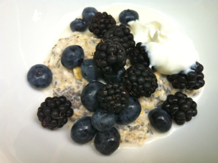 overnight oats with blackberries